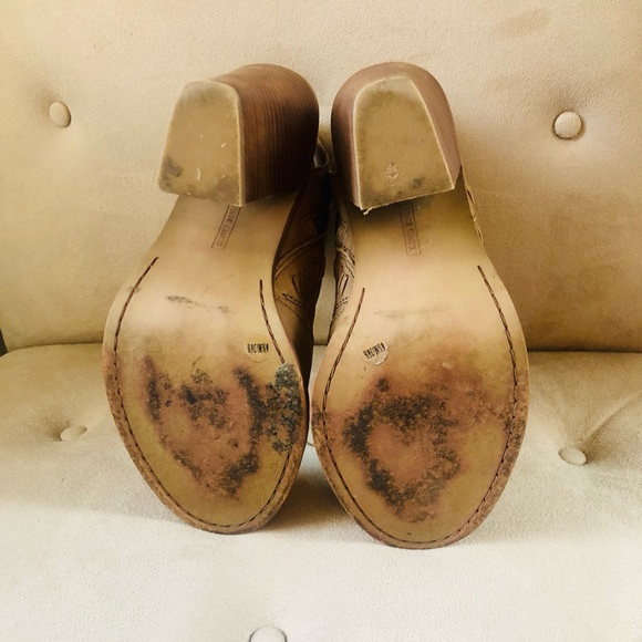 Vince Camuto -Karinta Block Heel Bootie - Size 6.5 - Picture 5 of 6